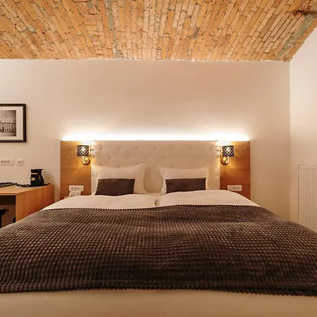 Operna Klet Otel Ljubljana