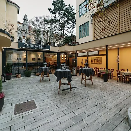 Operna Klet Отель Любляна