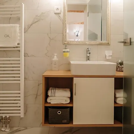 Operna Klet Отель 3*