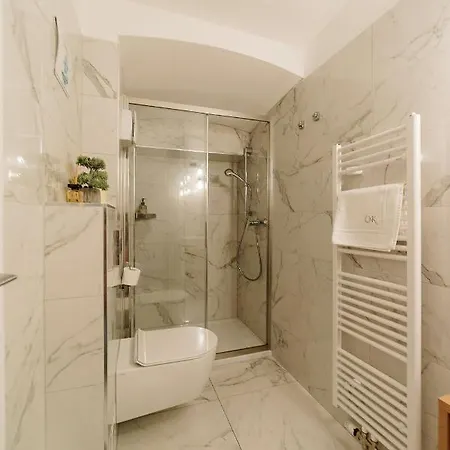 Operna Klet Отель 3*