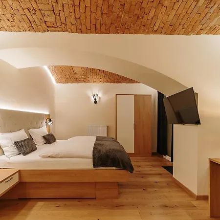 Operna Klet Отель Любляна