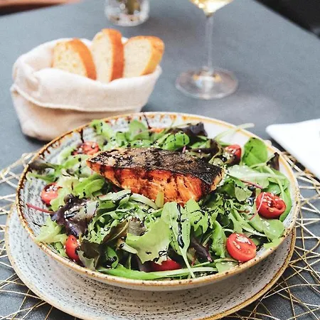 Отель Operna Klet Любляна