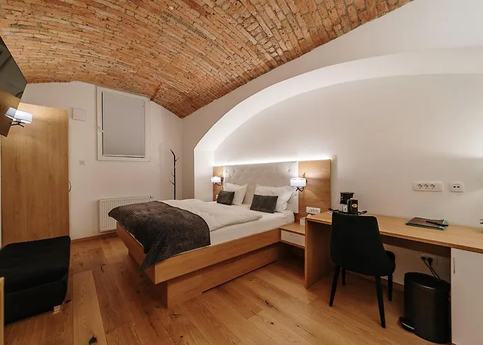 Operna Klet Hotel 3*