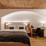 Operna Klet Hotel Ljubljana