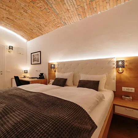 Hotel Operna Klet 3*