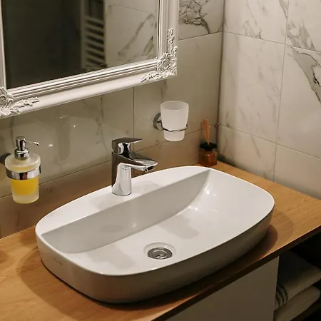 Operna Klet Hotel 3*