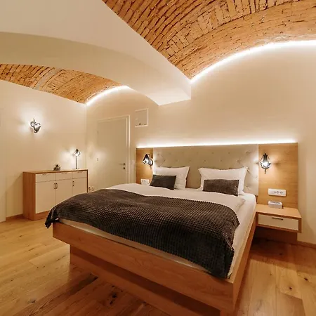 Hotel Operna Klet 3*